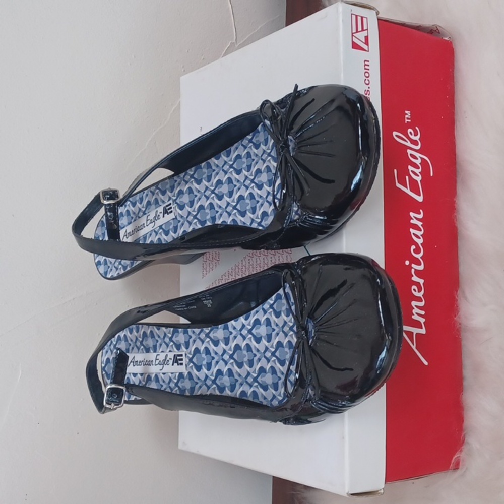 New in box American Eagle Black Lacross Wedge Sandals Vegan patent leather